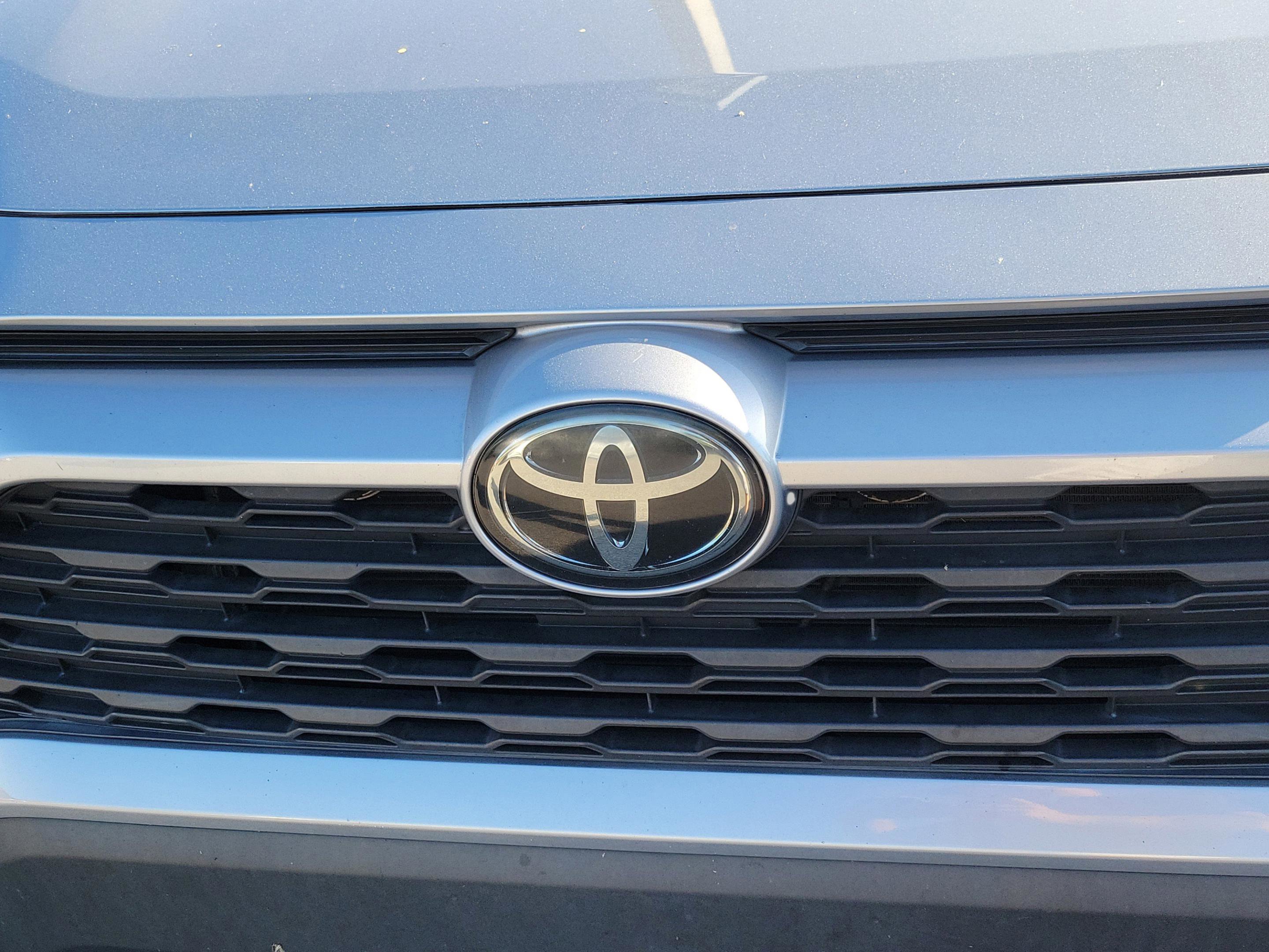 Used 2020 Toyota RAV4 XLE FWD image 11