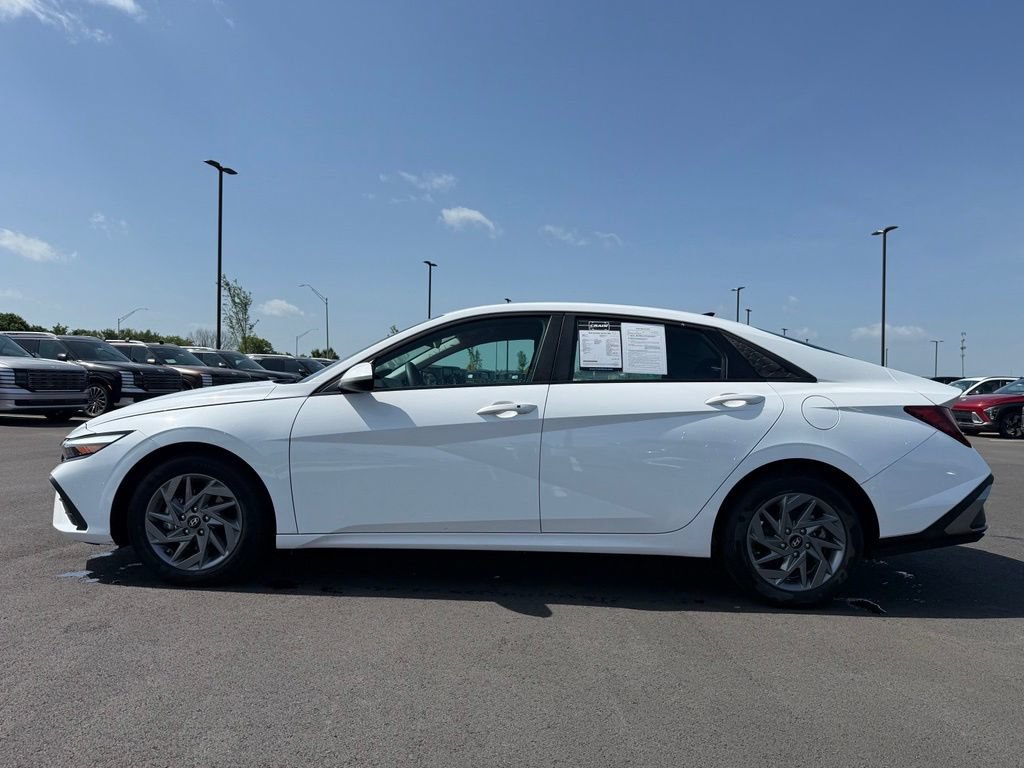 Certified 2024 Hyundai Elantra SEL FWD image 8