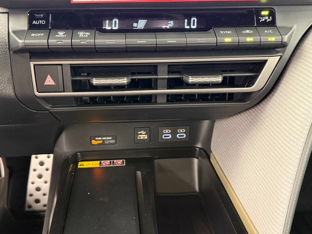Used 2026 Toyota Camry SE FWD image 33