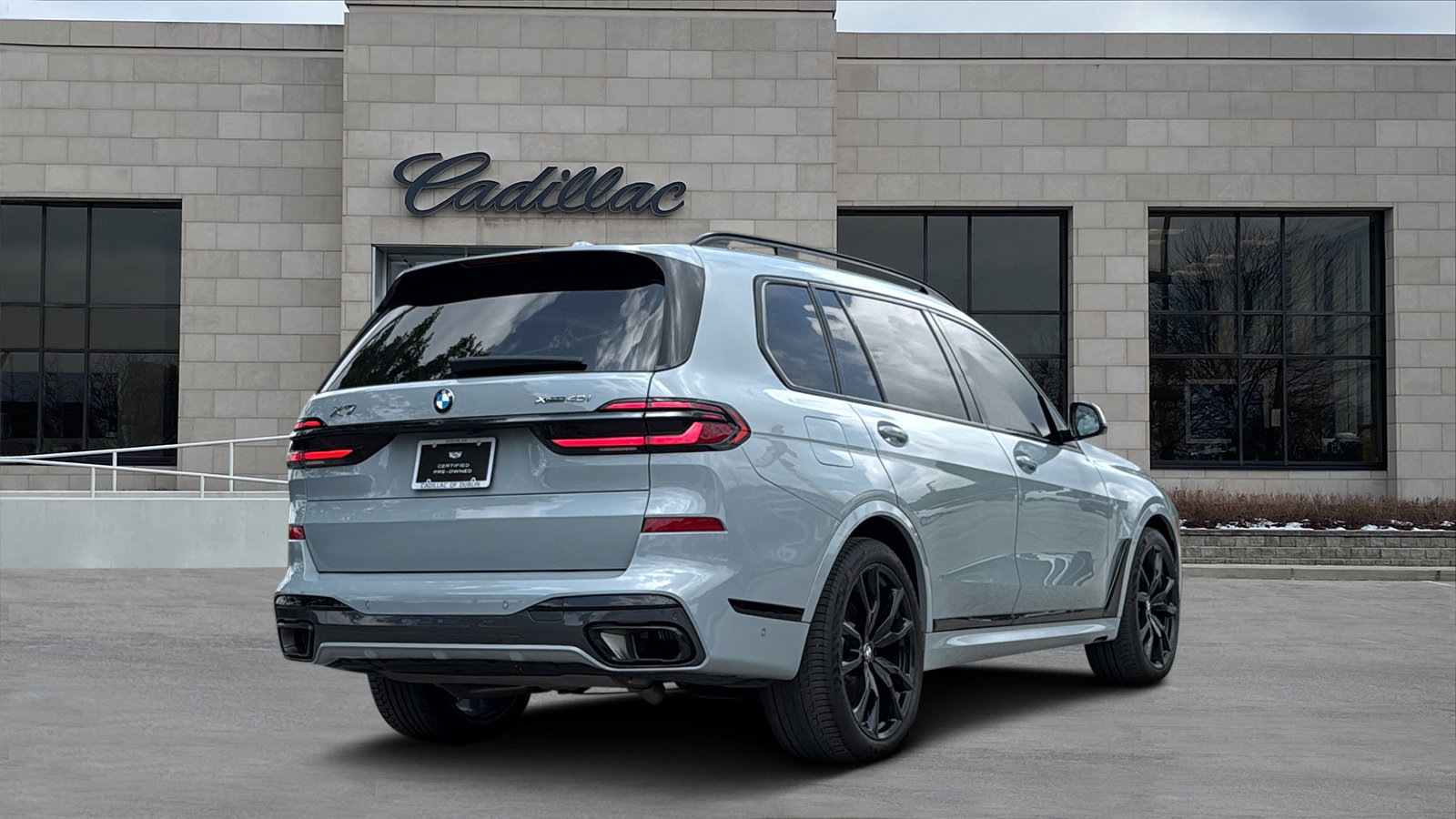 Used 2024 BMW X7 xDrive40i w/ Executive Package AWD/4WD image 3