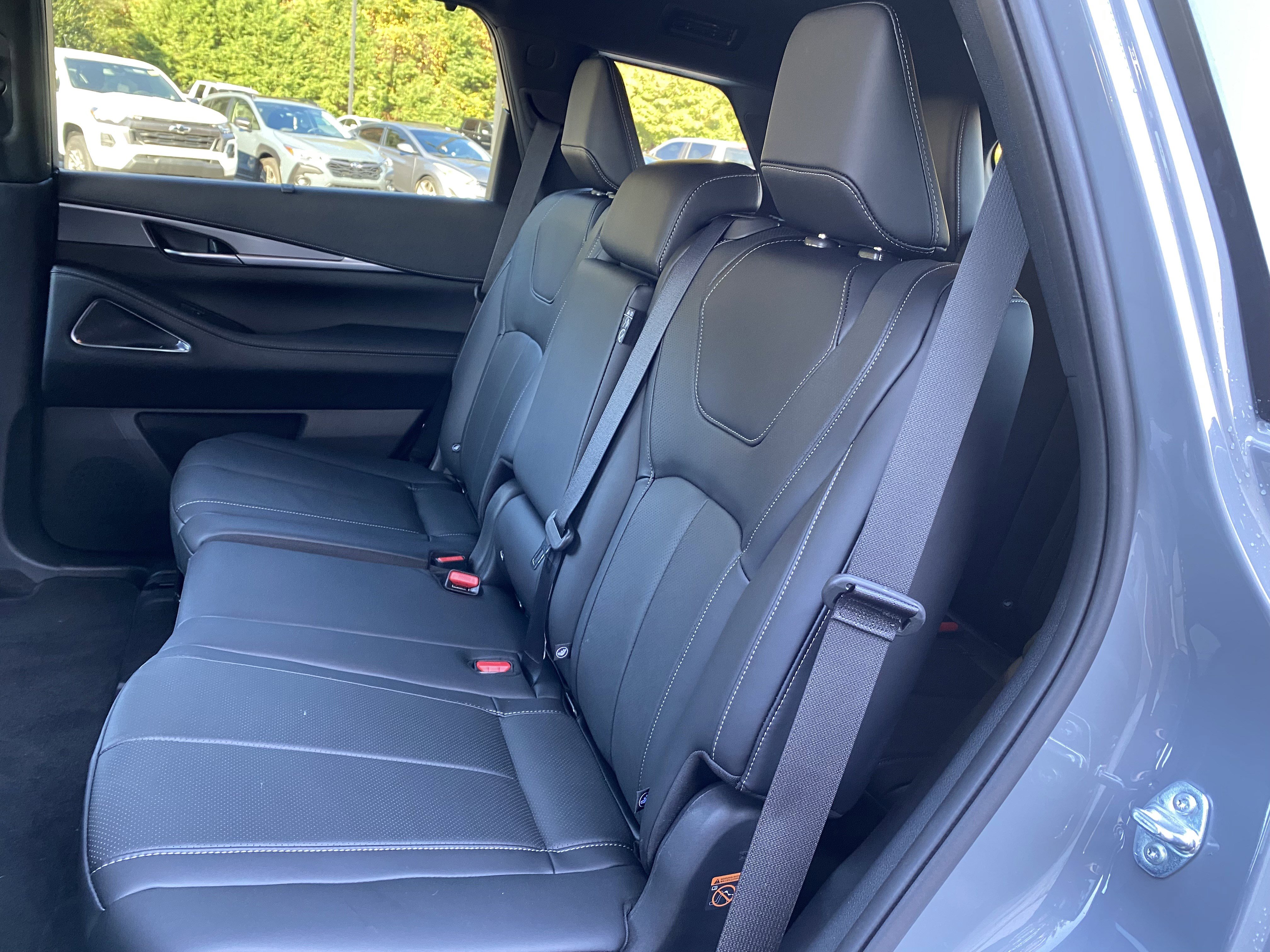 Used 2025 INFINITI QX60 Luxe w/ Black Edition image 33