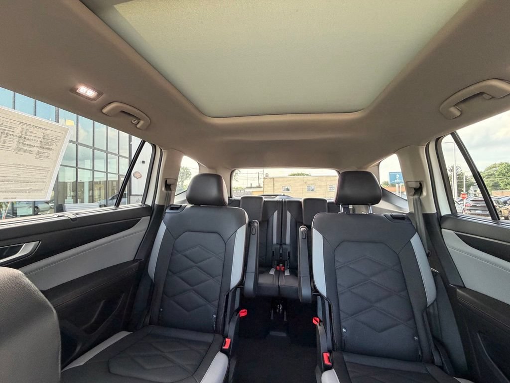 Used 2024 Volkswagen Atlas Peak Edition SE AWD/4WD image 12