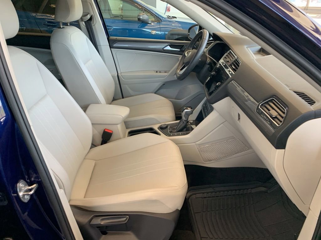 Used 2023 Volkswagen Tiguan SE w/ Panoramic Sunroof Package AWD/4WD image 21