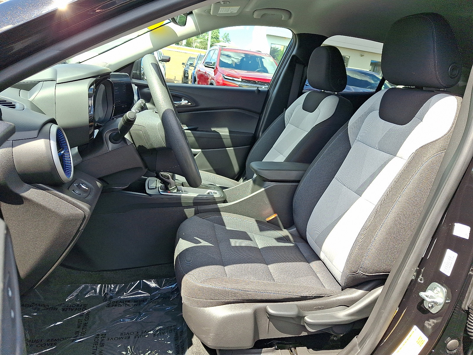 Used 2025 Chevrolet Trax LS image 15