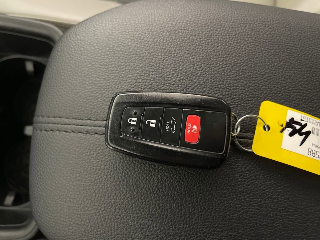 Used 2022 Toyota RAV4 XLE Premium image 24