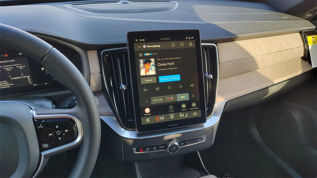 New 2026 Volvo XC90 B6 Plus image 18