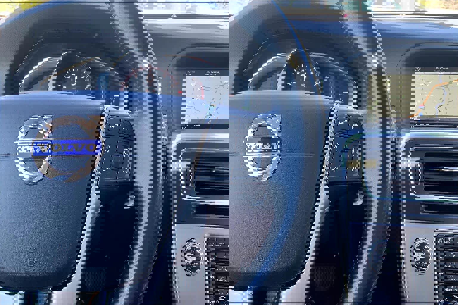 Used 2017 Volvo V60 T5 Platinum w/ Climate Package image 25