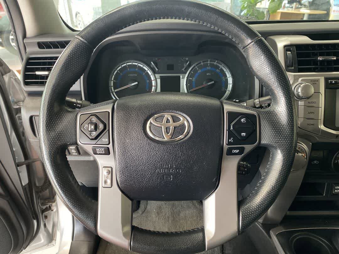 Used 2016 Toyota 4Runner SR5 AWD/4WD image 17