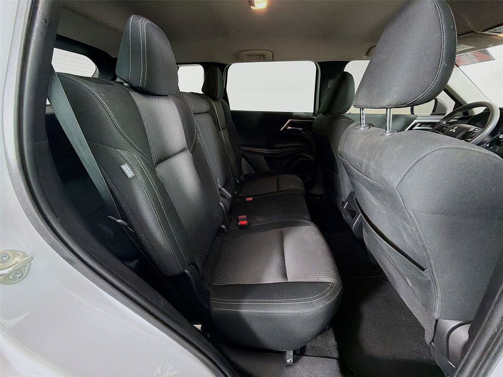 Used 2022 Mitsubishi Outlander ES AWD/4WD image 28