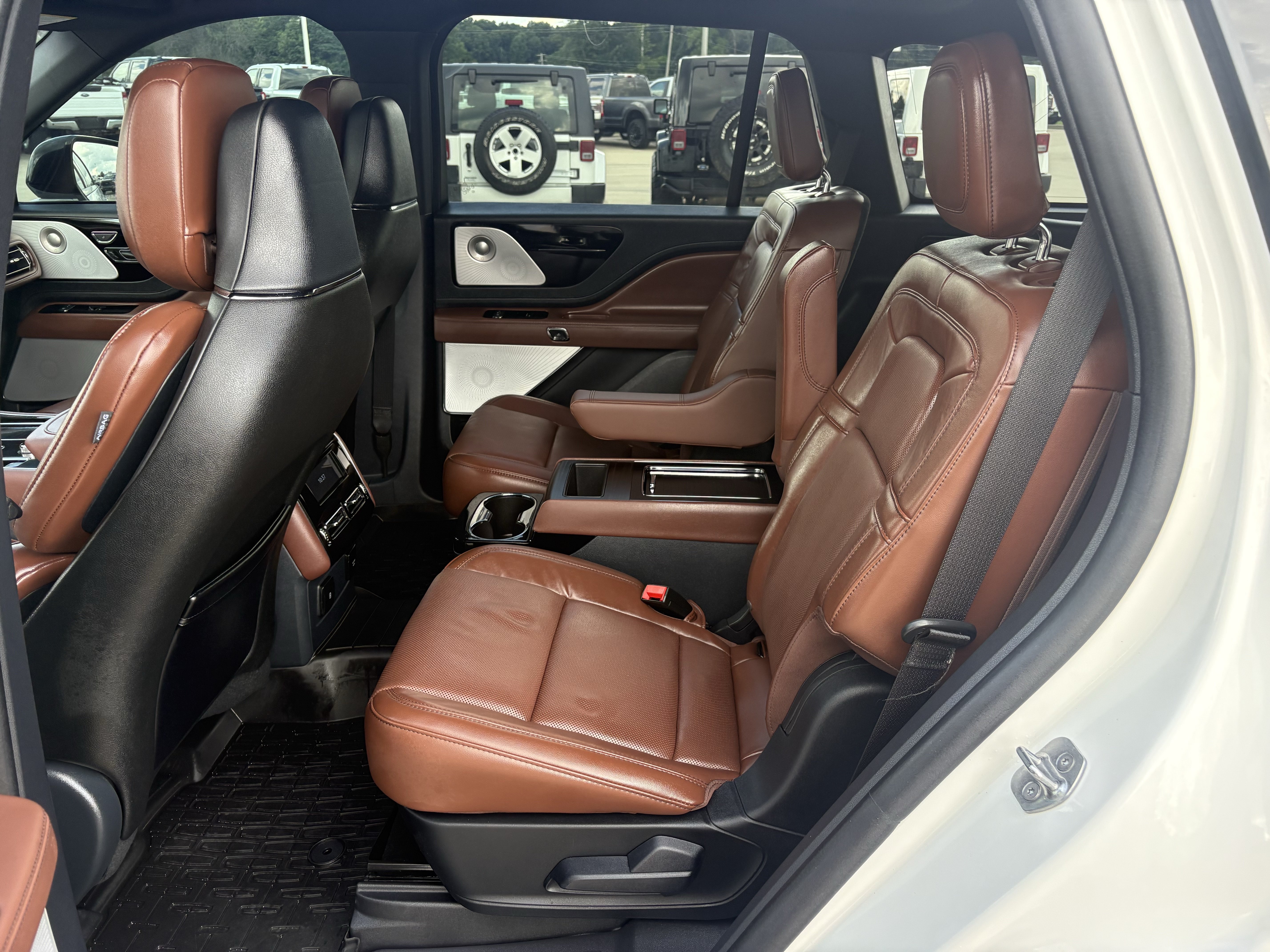 Used 2025 Lincoln Aviator Reserve w/ Equipment Group 201A AWD/4WD image 13