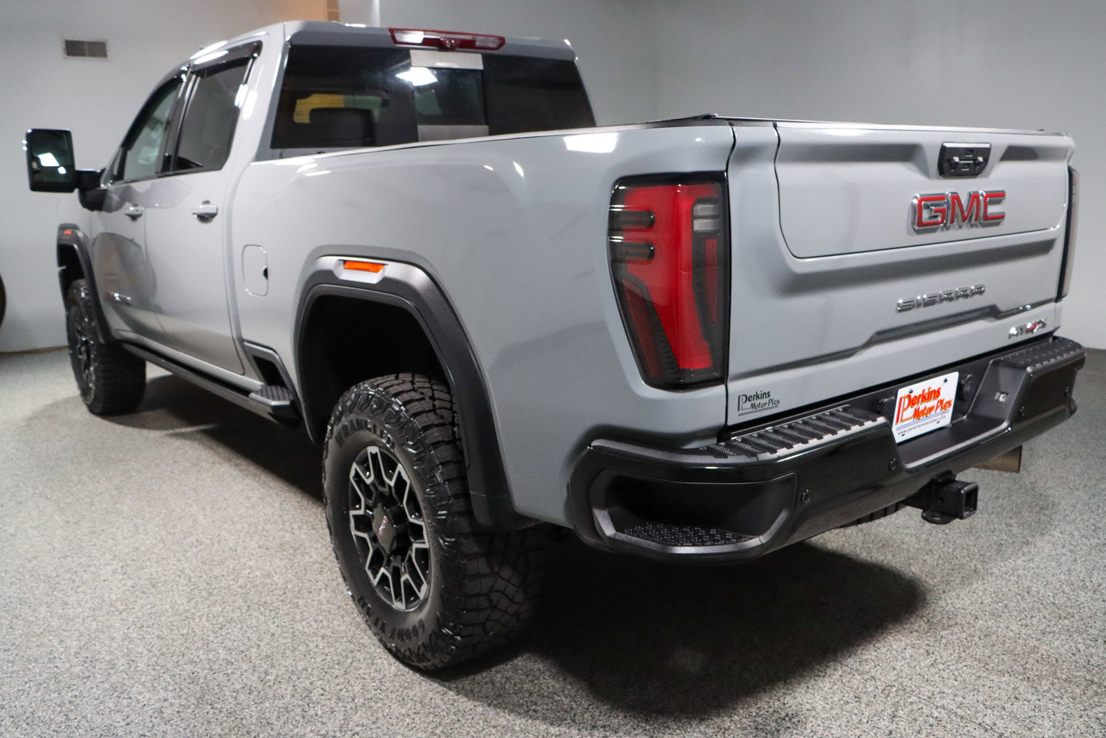 Used 2024 GMC Sierra 2500 AT4X AWD/4WD image 9