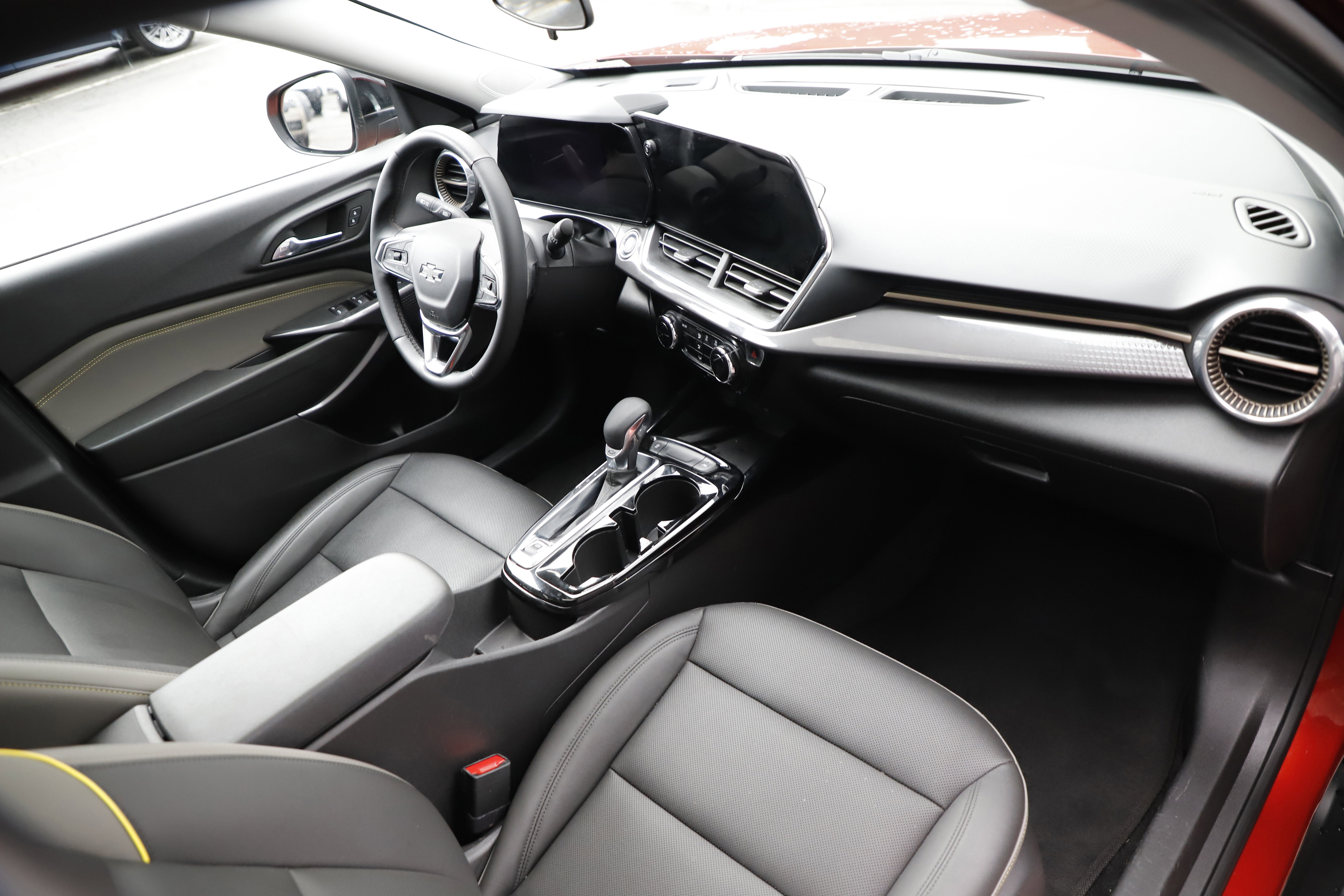 Used 2024 Chevrolet Trax ACTIV w/ Sunroof Package image 11