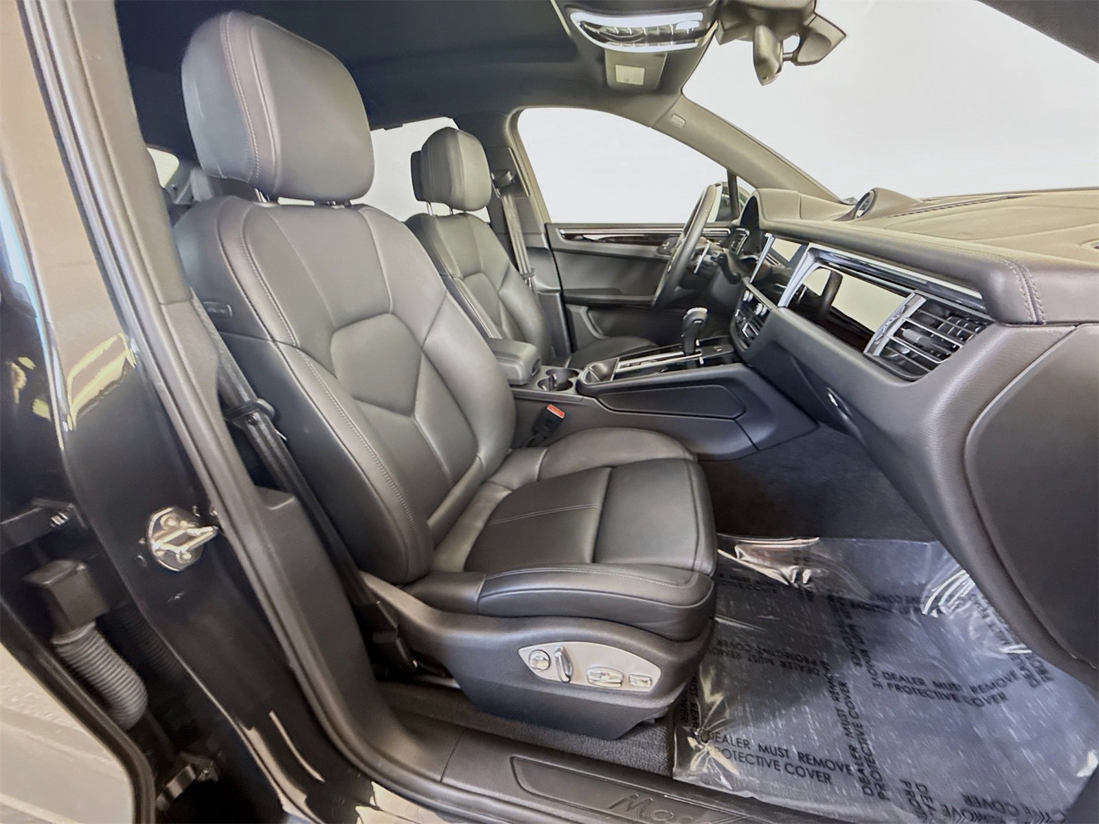 Used 2022 Porsche Macan image 22