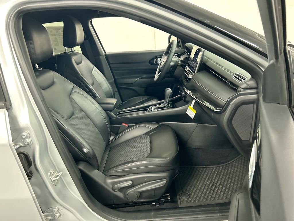 Used 2024 Jeep Compass Latitude w/ Convenience Group image 22