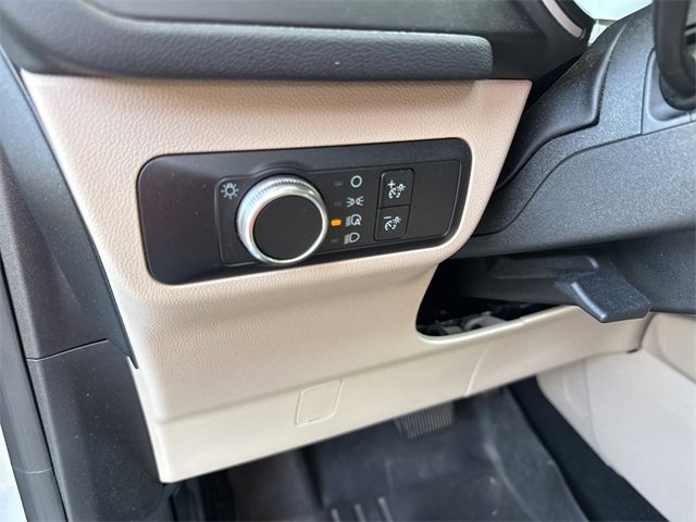 Used 2020 Ford Escape SE image 19