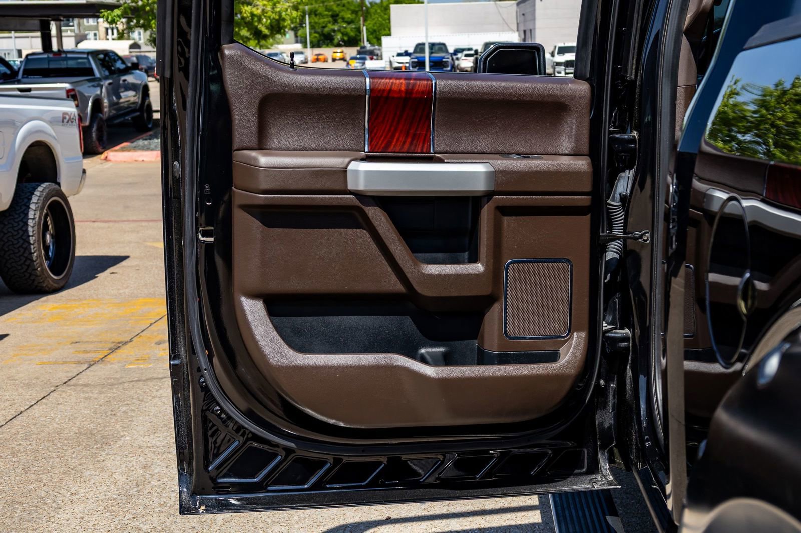 Used 2020 Ford F150 King Ranch w/ Equipment Group 601A Luxury AWD/4WD image 34