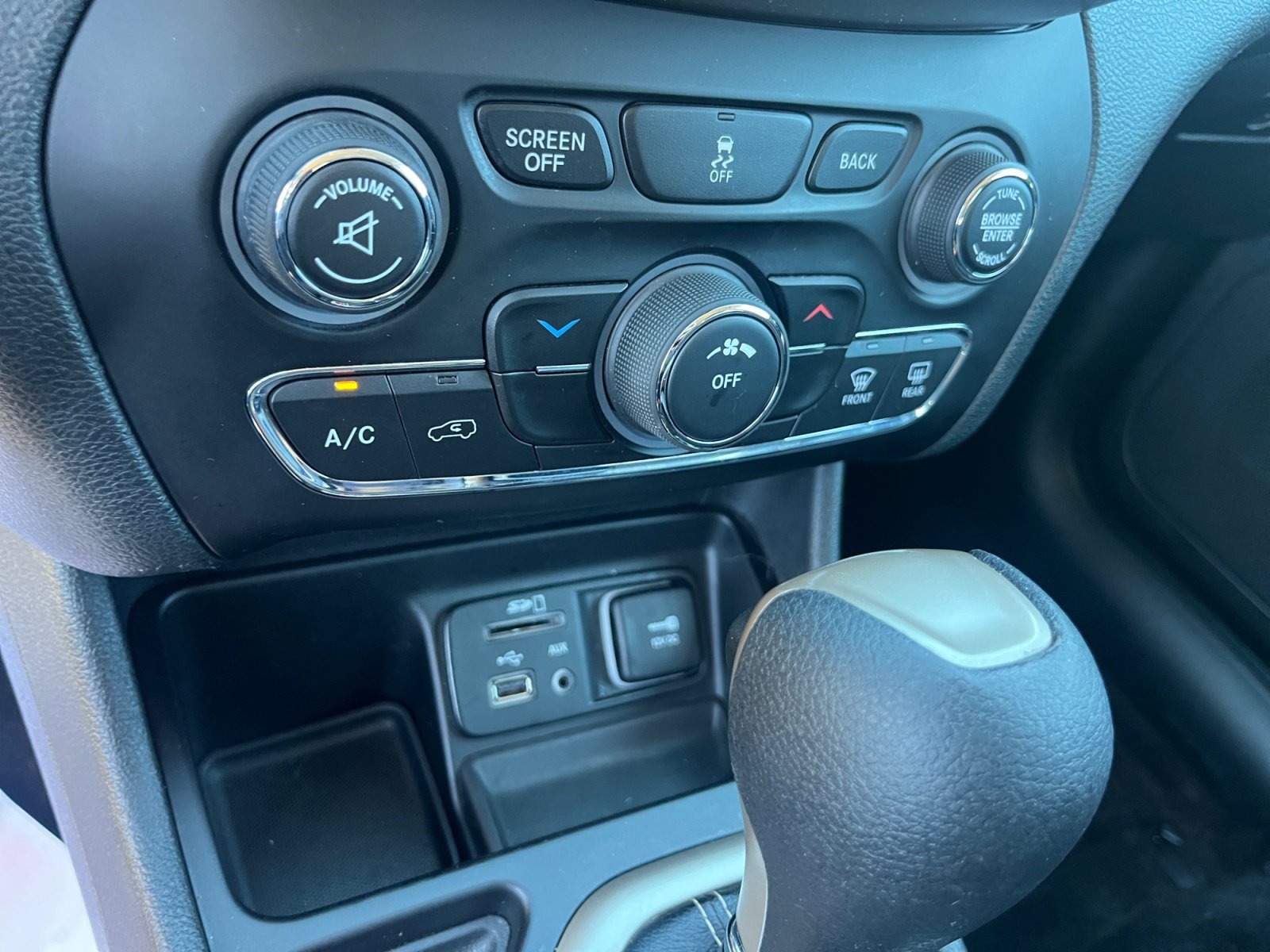 Used 2018 Jeep Cherokee Latitude image 31