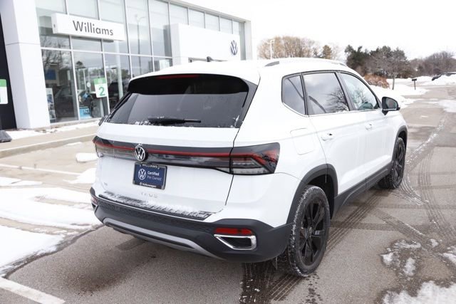Used 2025 Volkswagen Taos SE w/ Black Wheel Package image 3