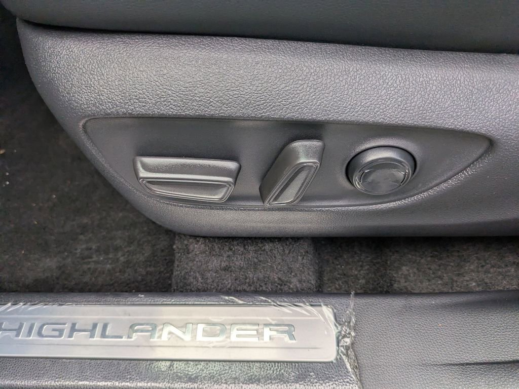 New 2026 Toyota Highlander Limited image 21