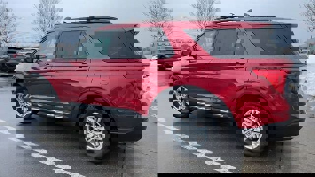 Used 2021 Ford Explorer XLT w/ Equipment Group 202A image 4