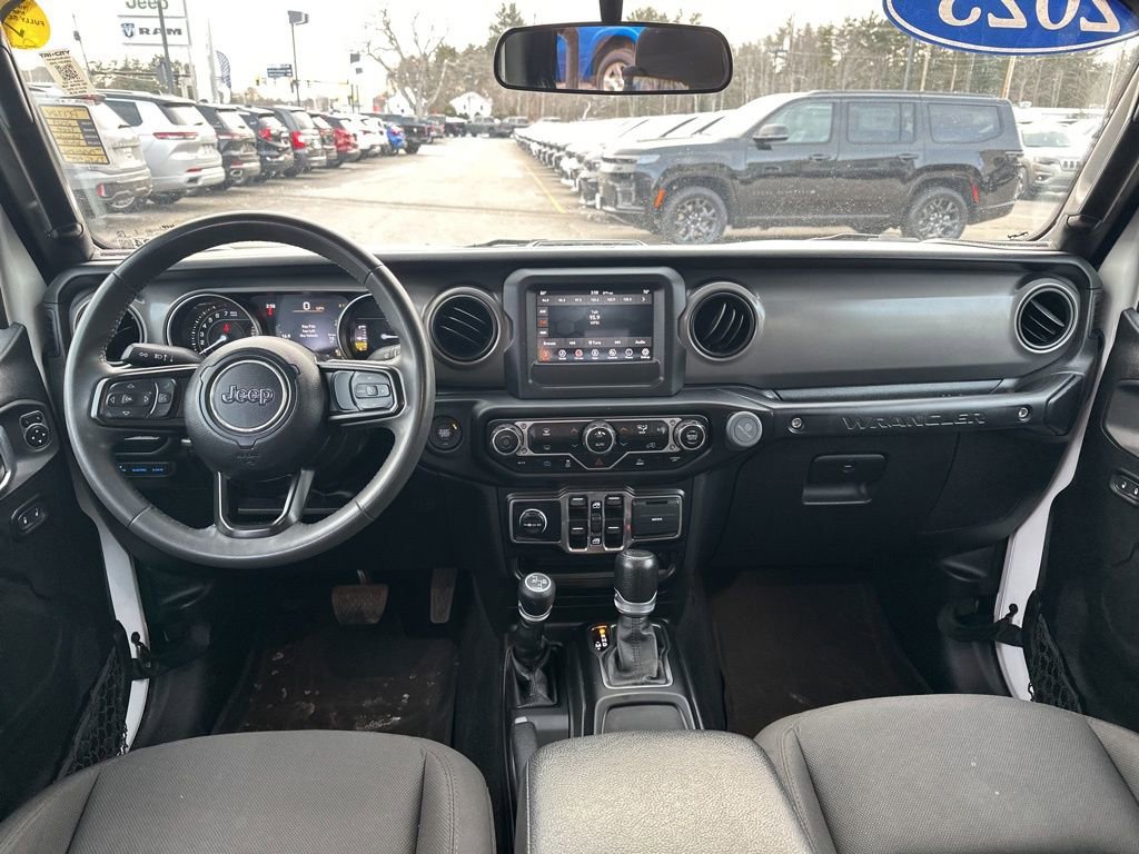 Used 2023 Jeep Wrangler Unlimited image 15