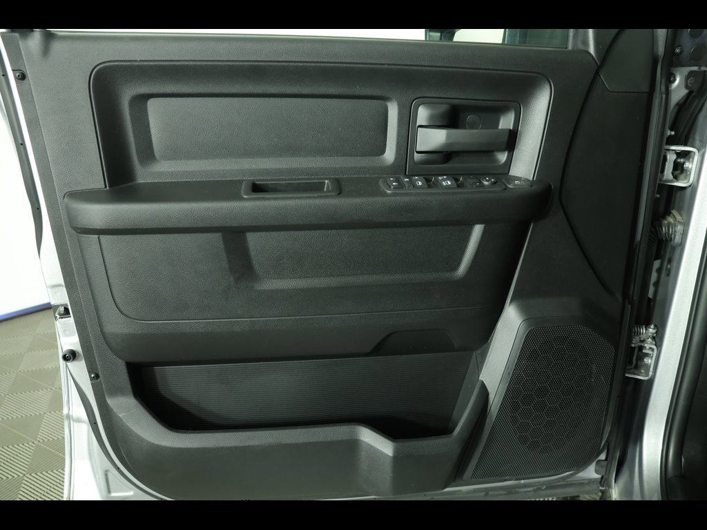 Used 2024 RAM 2500 Tradesman w/ Chrome Appearance Group image 16