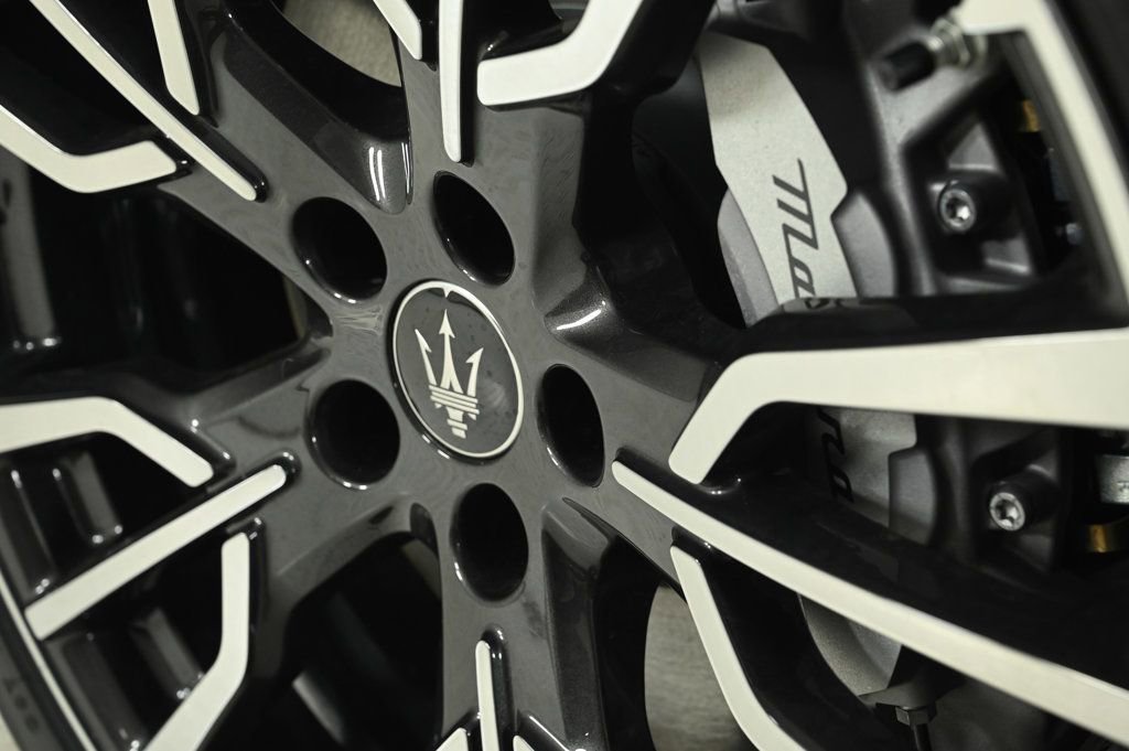 Used 2025 Maserati Grecale GT image 25