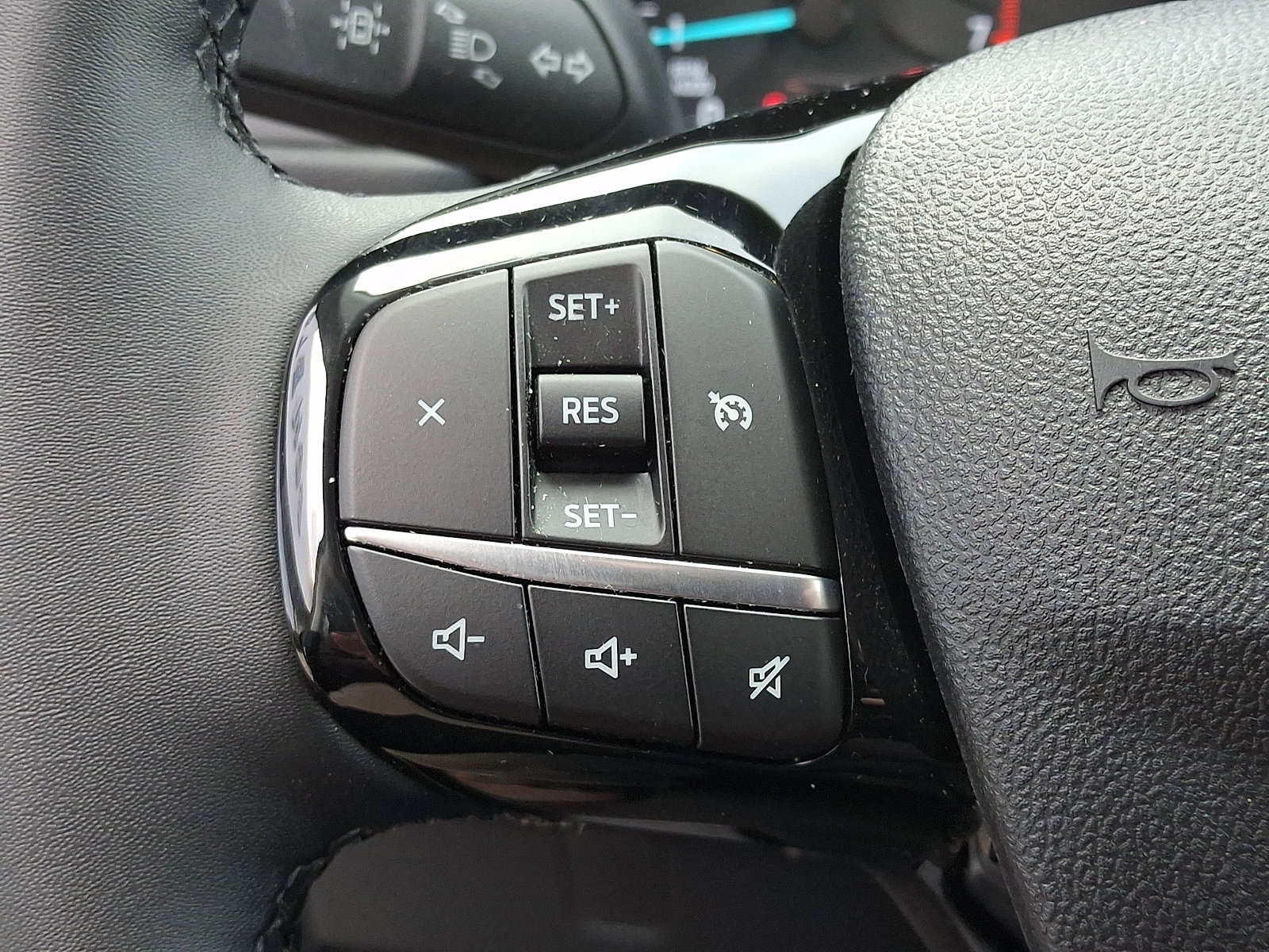 Certified 2022 Ford Escape SE w/ SE Sport Appearance Package image 24