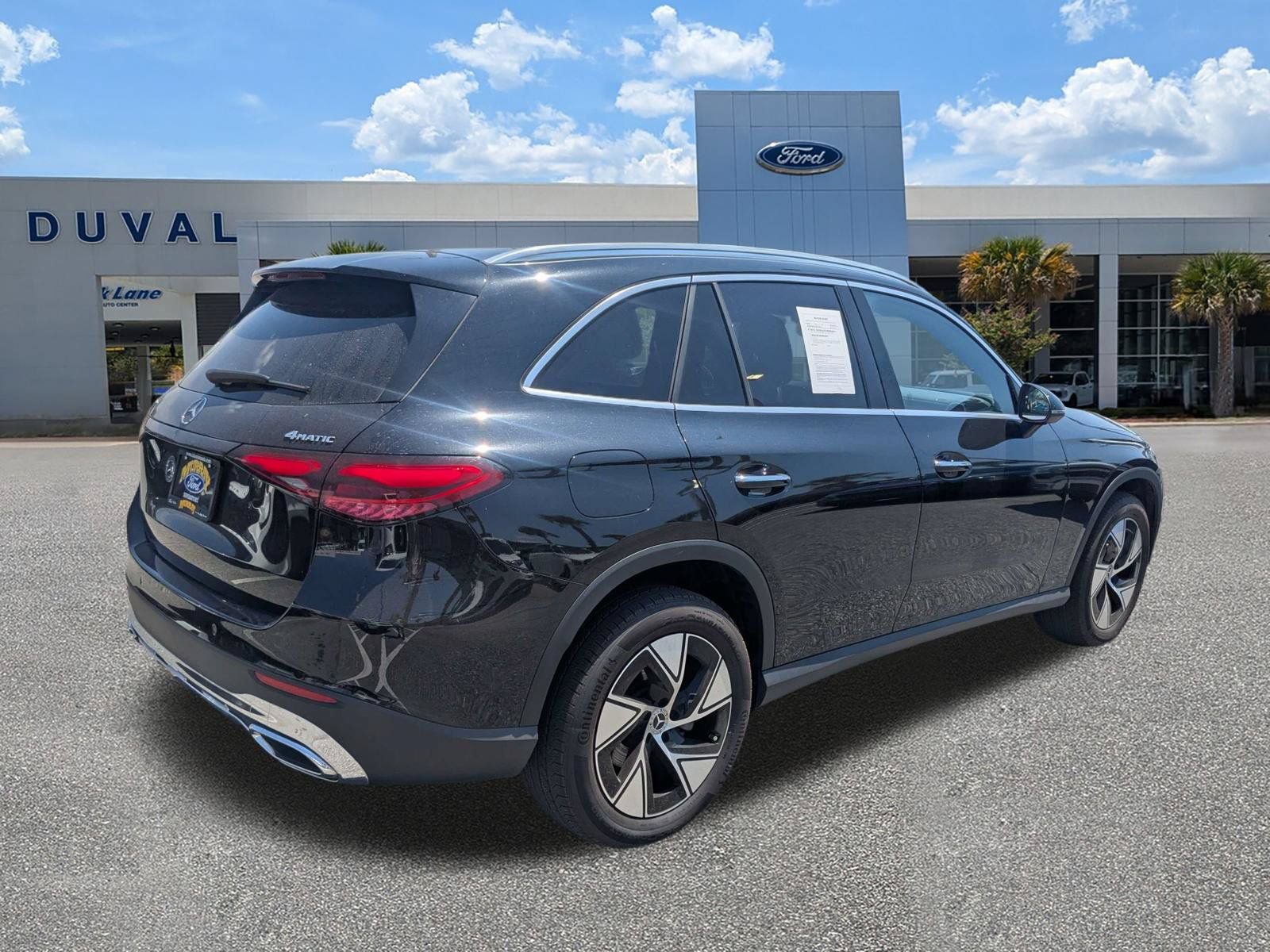 Used 2024 Mercedes-Benz GLC 300 4MATIC image 4