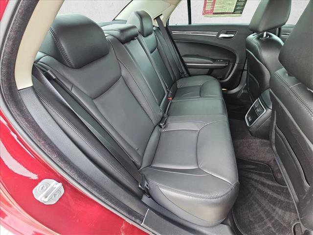 Used 2018 Chrysler 300 Touring L RWD image 22