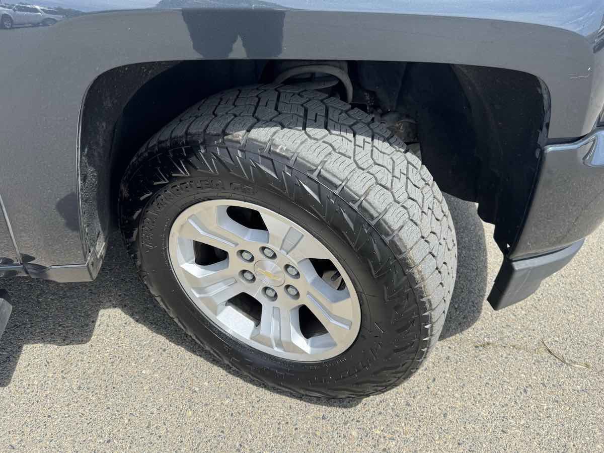 Used 2018 Chevrolet Silverado 1500 LT w/ All Star Edition AWD/4WD image 39