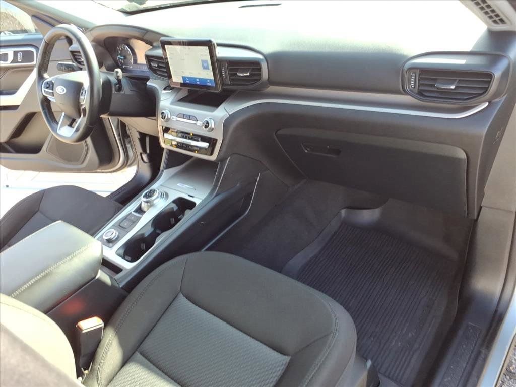 Used 2023 Ford Explorer XLT image 15