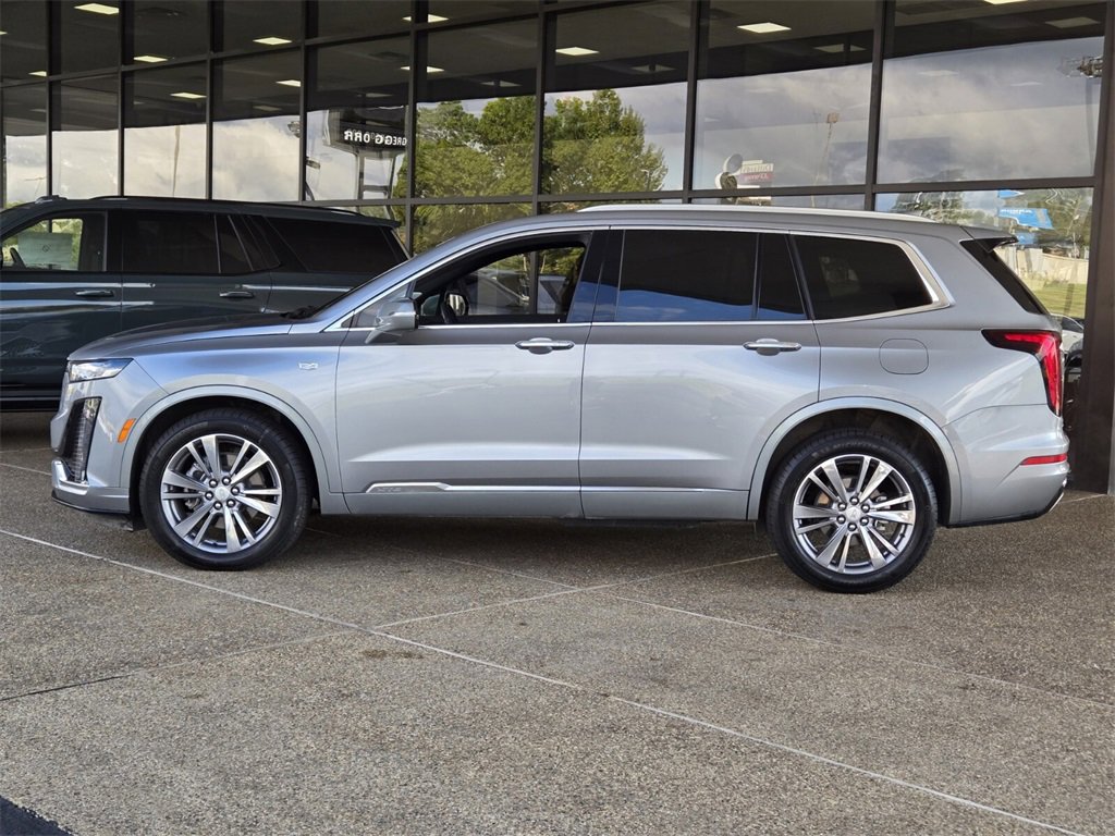 Used 2025 Cadillac XT6 Premium Luxury image 3