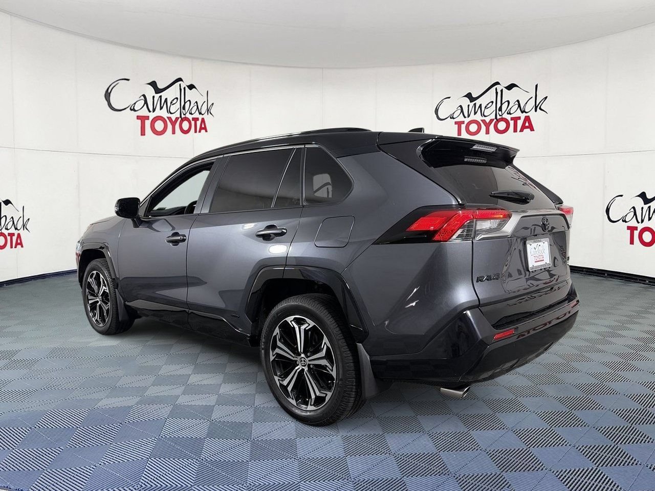 Used 2025 Toyota RAV4 XSE AWD/4WD image 6