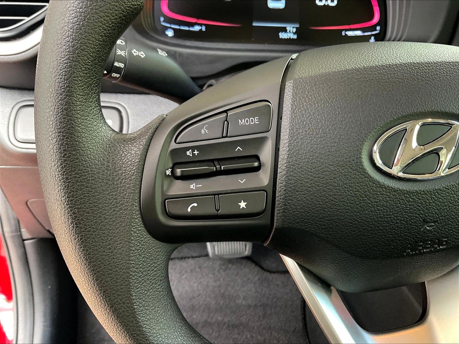 Used 2025 Hyundai Venue SE FWD image 10