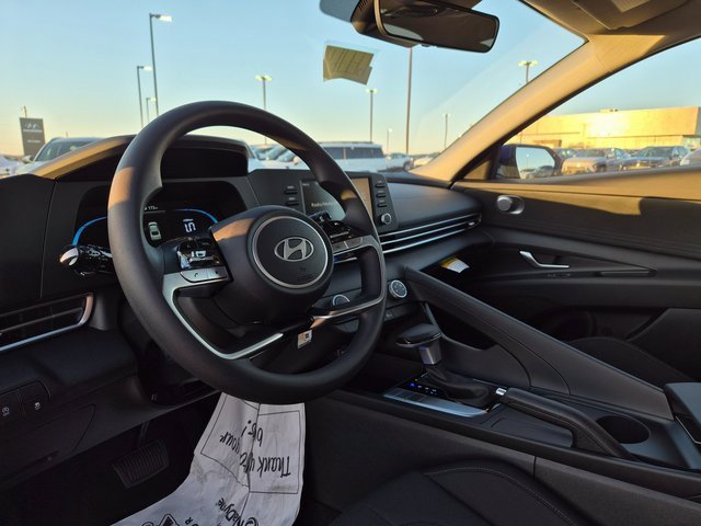 New 2026 Hyundai Elantra SE image 18