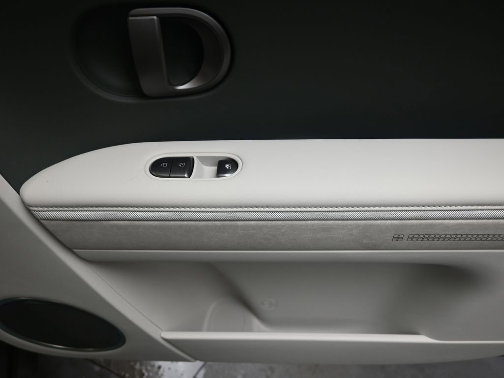 Used 2025 Hyundai Ioniq 5 Limited image 11
