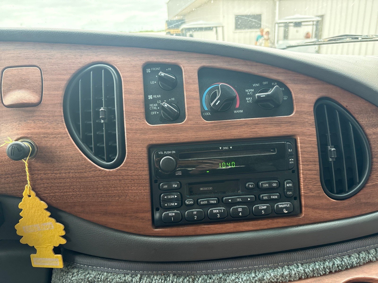 Used 1999 Ford E-150 and Econoline 150 RWD image 11
