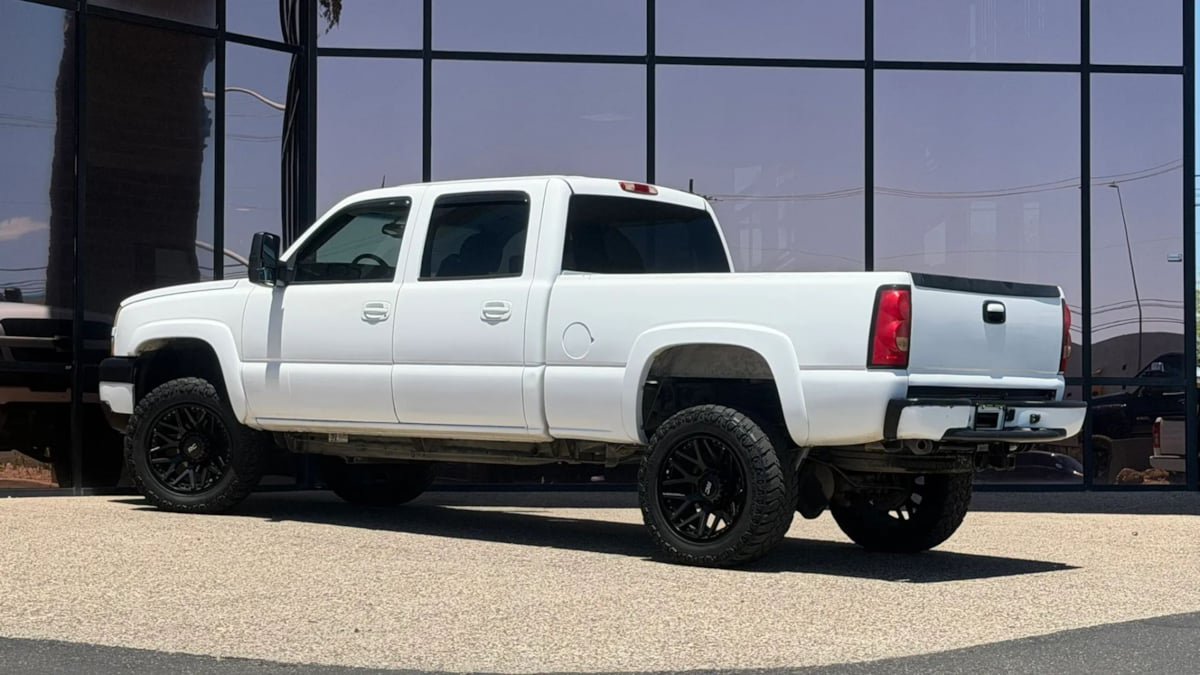Used 2004 Chevrolet Silverado 2500 LT RWD image 8