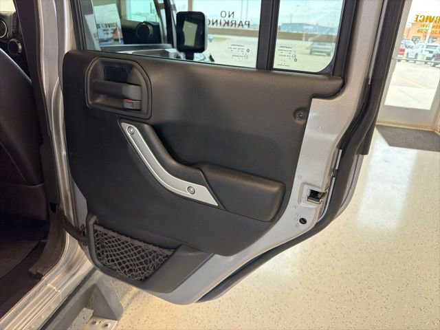 Used 2017 Jeep Wrangler Unlimited Rubicon w/ Connectivity Group image 34