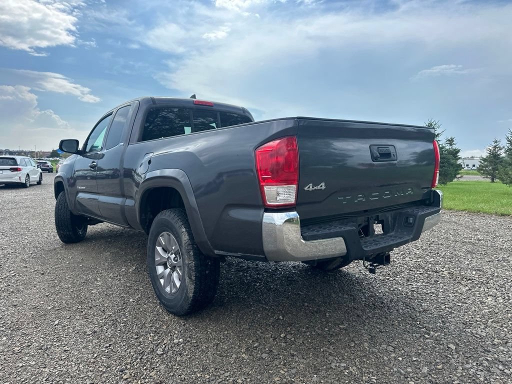 Used 2016 Toyota Tacoma SR5 AWD/4WD image 8