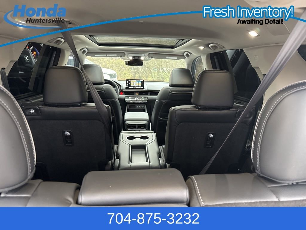 Used 2025 Honda Pilot Elite image 64