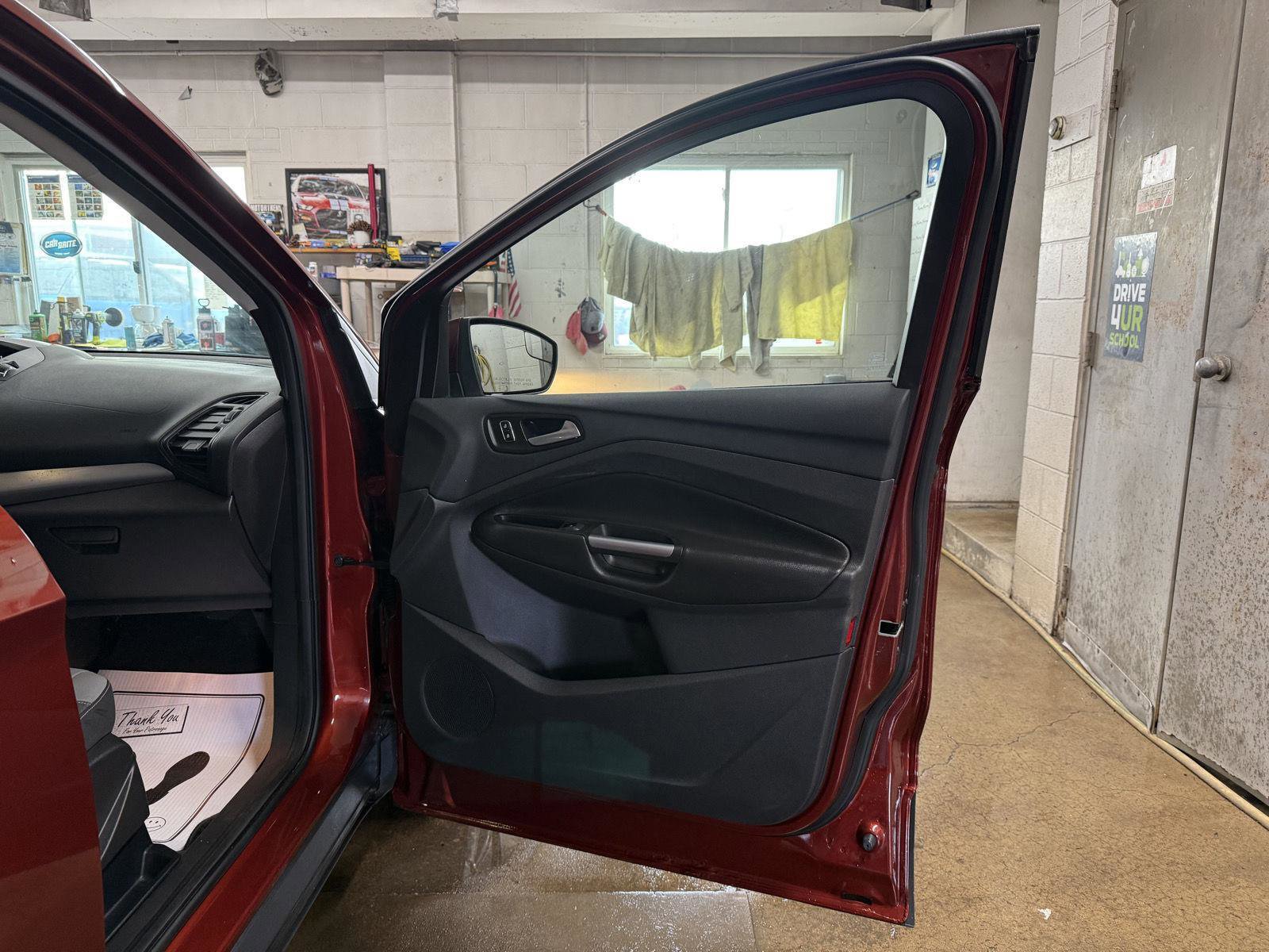 Used 2016 Ford Escape SE image 26