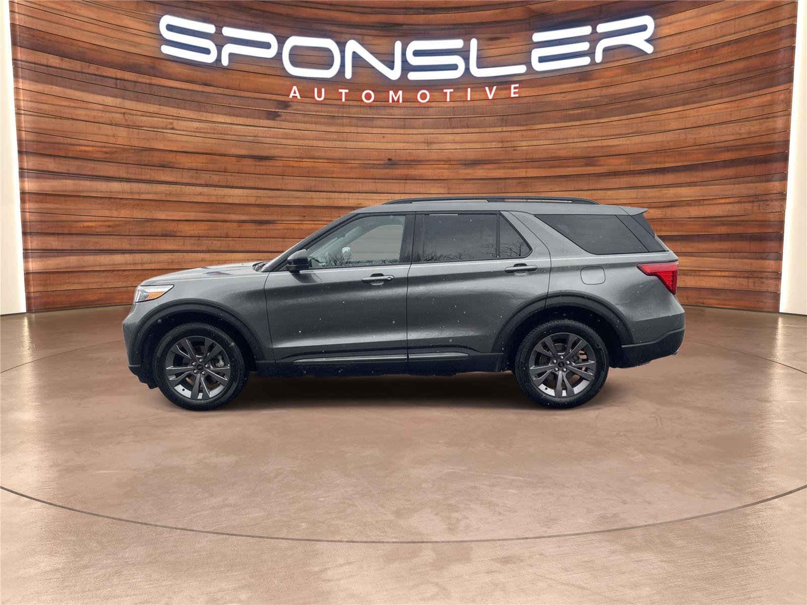 Used 2023 Ford Explorer XLT w/ Equipment Group 202A image 2