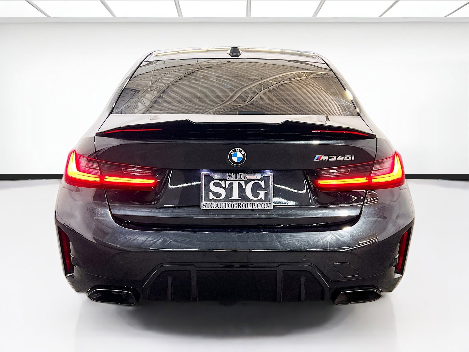 Used 2024 BMW M340i w/ Premium Package image 5