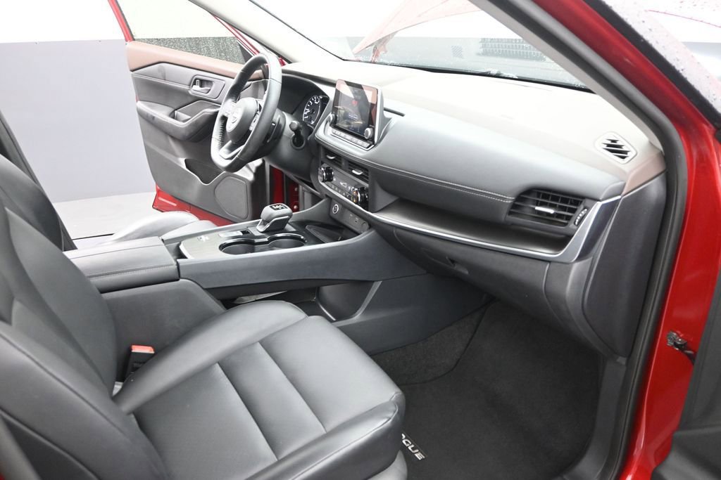 Used 2023 Nissan Rogue SV w/ SV Premium B Package FWD image 25