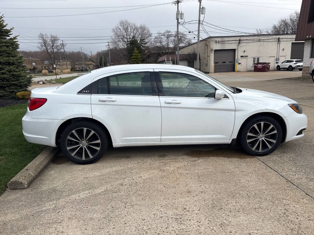 Used 2013 Chrysler 200 Touring w/ S Exterior Appearance Pkg image 8