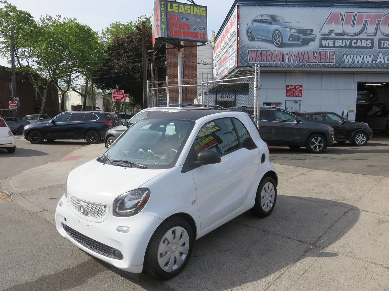 Used 2016 smart fortwo passion RWD image 2