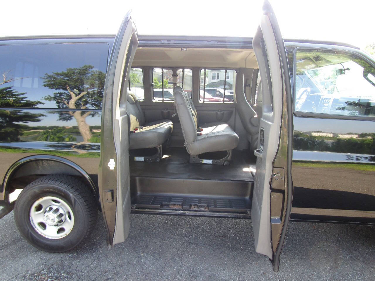 Used 2018 Chevrolet Express 2500 LS RWD image 18