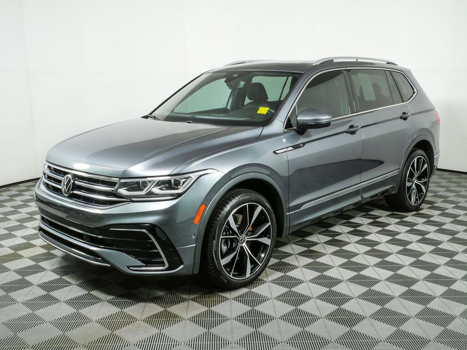 Used 2022 Volkswagen Tiguan SEL R-Line AWD/4WD image 27